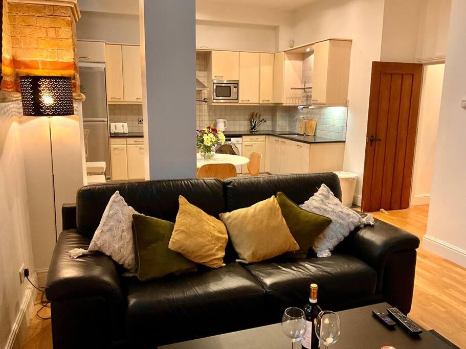 Magical Church Conversion In Watford Watford  Bagian luar foto